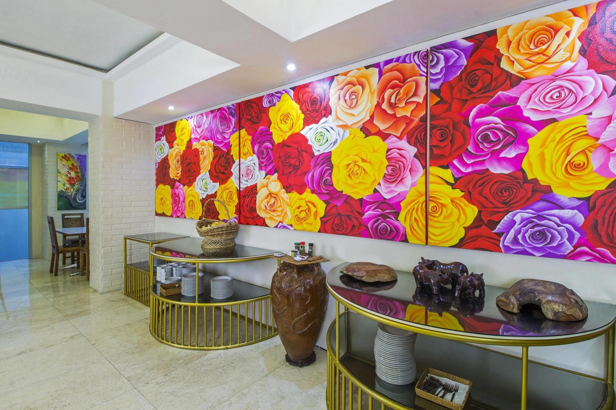 Отель Reddoorz Premium @ Thamrin Kebon Sirih Джакарта Экстерьер фото