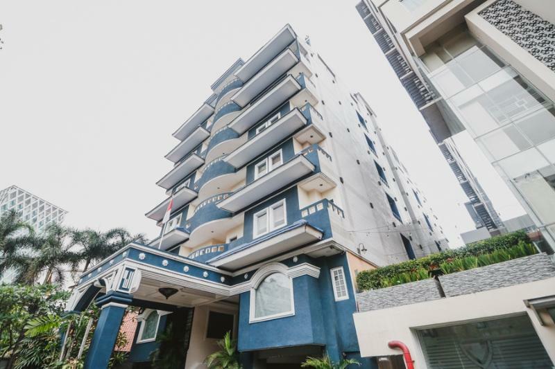 Отель Reddoorz Premium @ Thamrin Kebon Sirih Джакарта Экстерьер фото