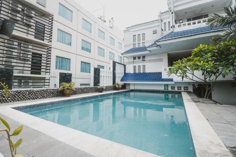Отель Reddoorz Premium @ Thamrin Kebon Sirih Джакарта Экстерьер фото
