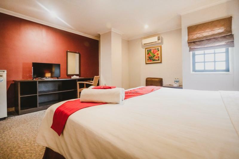 Отель Reddoorz Premium @ Thamrin Kebon Sirih Джакарта Экстерьер фото